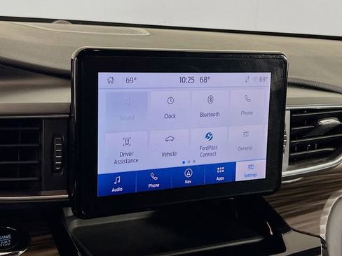 Used 2023 Ford Explorer Limited image 15