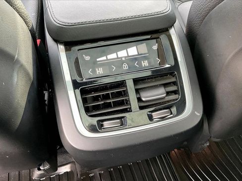 Used 2024 Volvo XC90 B6 Plus w/ Protection Package Premier image 34