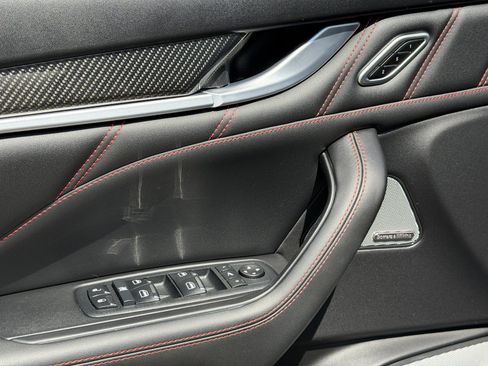 Used 2022 Maserati Levante Trofeo AWD/4WD image 13