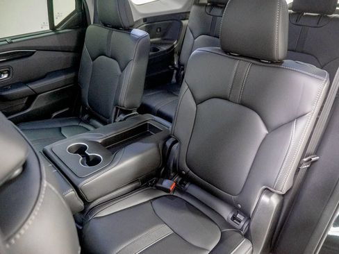 Used 2025 Honda Pilot EX-L image 36