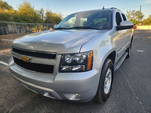 Used 2013 Chevrolet Avalanche LT image 3