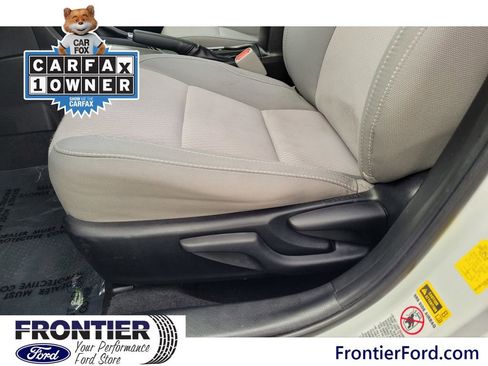 Used 2015 Toyota Corolla LE image 12