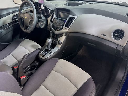 Used 2013 Chevrolet Cruze LS FWD image 32