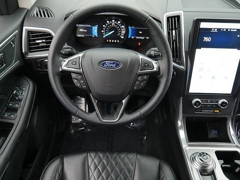 Used 2024 Ford Edge Titanium image 17
