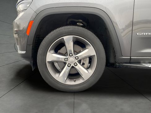 Used 2023 Jeep Grand Cherokee L Limited w/ Luxury Tech Group II AWD/4WD image 3