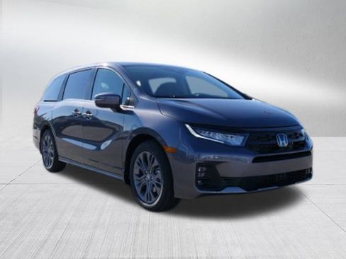 New 2026 Honda Odyssey Touring image 9