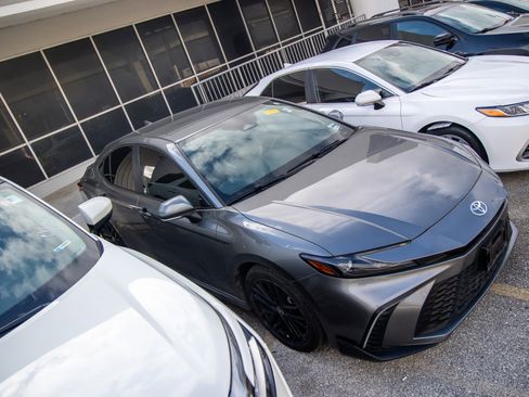 Used 2025 Toyota Camry XSE image 7