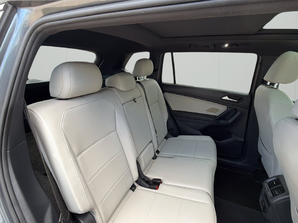 Used 2021 Volkswagen Tiguan SE R-Line AWD/4WD image 32