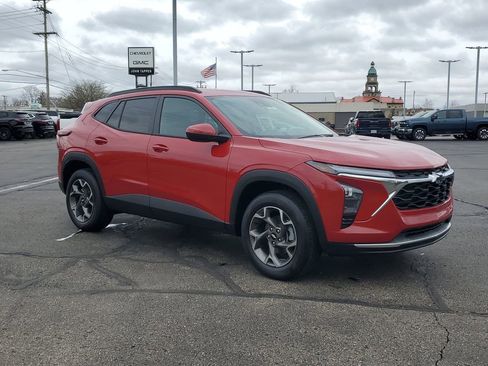 New 2026 Chevrolet Trax LT w/ Driver Confidence Package FWD image 3
