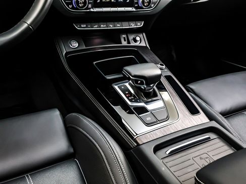 Used 2024 Audi Q5 e Prestige w/ Prestige Package image 7