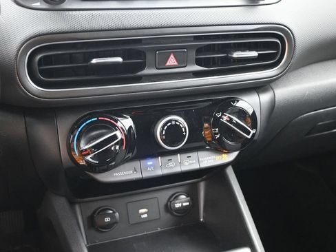 Used 2023 Hyundai Kona SE FWD image 17