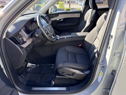Used 2025 Volvo XC90 B6 Plus image 14