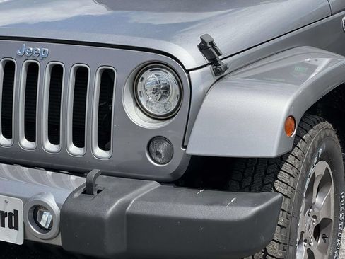 Used 2018 Jeep Wrangler Unlimited Sahara AWD/4WD image 2