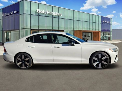 Used 2025 Volvo S60 T8 Plus image 23
