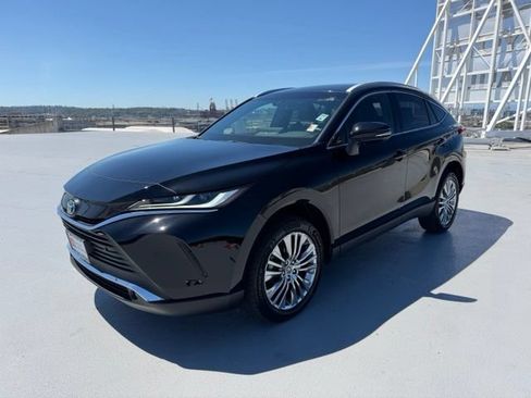 Certified 2023 Toyota Venza XLE AWD/4WD image 11