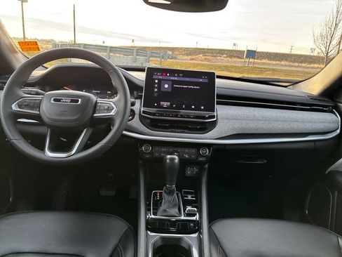 Used 2024 Jeep Compass Latitude image 12