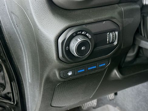 Used 2023 Jeep Wrangler Unlimited w/ Convenience Group AWD/4WD image 16