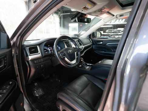 Used 2019 Toyota Highlander Limited image 8