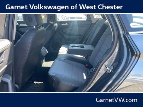 Certified 2025 Volkswagen Jetta SE w/ Black Wheel Package FWD image 28