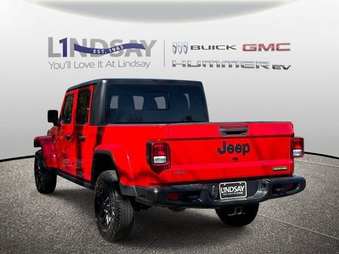 Used 2023 Jeep Gladiator Sport AWD/4WD image 4