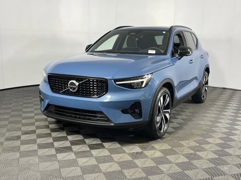 Used 2023 Volvo XC40 B5 Ultimate w/ Protection Package image 3