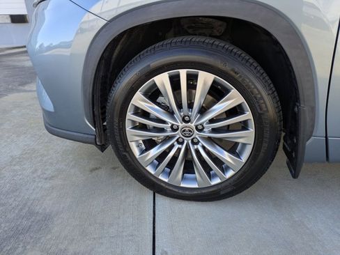 Used 2022 Toyota Highlander Platinum image 27