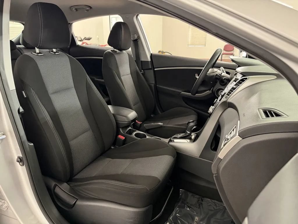 Used 2016 Hyundai Elantra GT FWD image 31