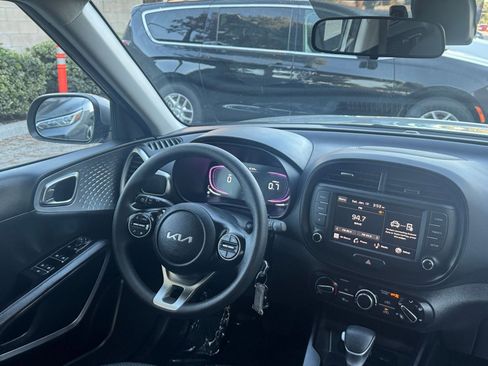 Used 2025 Kia Soul LX w/ LX Technology Package image 32