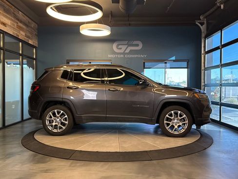 Used 2022 Jeep Compass Latitude AWD/4WD image 2