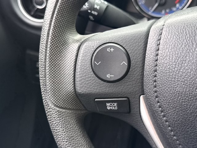 Used 2019 Toyota Corolla LE FWD image 32
