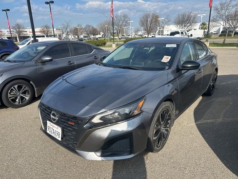 Used 2023 Nissan Altima 2.5 SR image 3