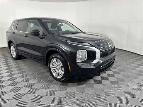 Used 2022 Mitsubishi Outlander ES image 11