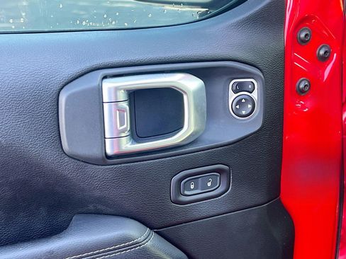 Used 2020 Jeep Gladiator Overland AWD/4WD image 18