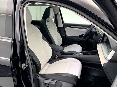 New 2026 Volkswagen Tiguan SE image 9