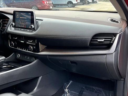 Used 2021 Nissan Rogue SV w/ Premium Package image 18