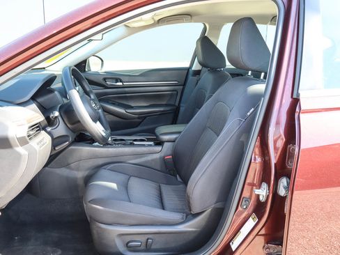 Used 2024 Nissan Altima 2.5 SV FWD image 7