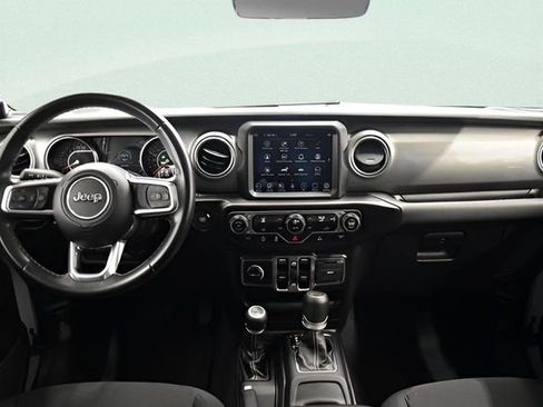 Used 2022 Jeep Wrangler Unlimited Sahara image 5