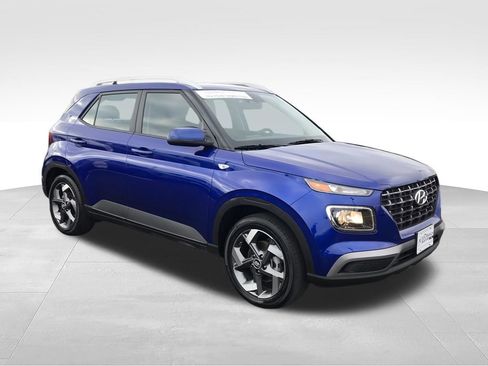Used 2025 Hyundai Venue SEL FWD image 3