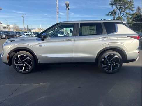 Used 2025 Mitsubishi Outlander SE Tech Package image 8