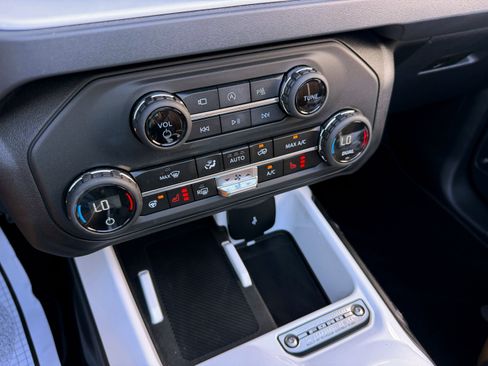 Used 2026 Ford Bronco Outer Banks AWD/4WD image 34