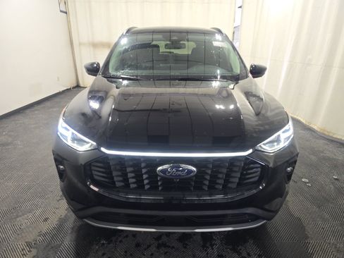 Used 2024 Ford Escape Platinum image 2