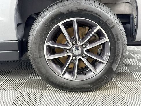 Used 2017 Dodge Grand Caravan SXT FWD image 4