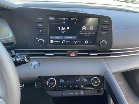 Certified 2025 Hyundai Elantra Sport image 18