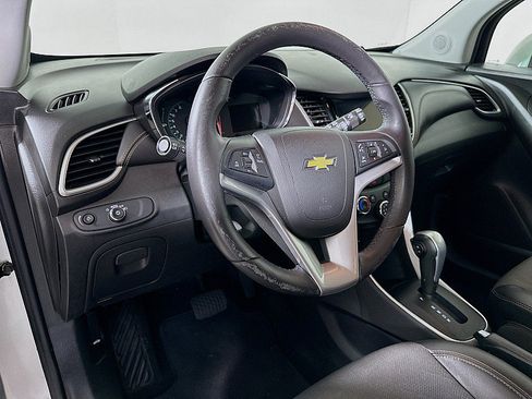 Used 2018 Chevrolet Trax LT w/ LT Convenience Package FWD image 9