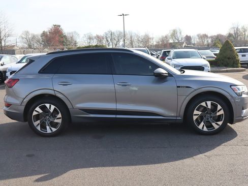Used 2021 Audi e-tron Premium w/ Convenience Plus Package image 4