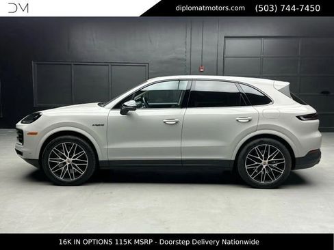 Used 2025 Porsche Cayenne E-Hybrid AWD/4WD image 4