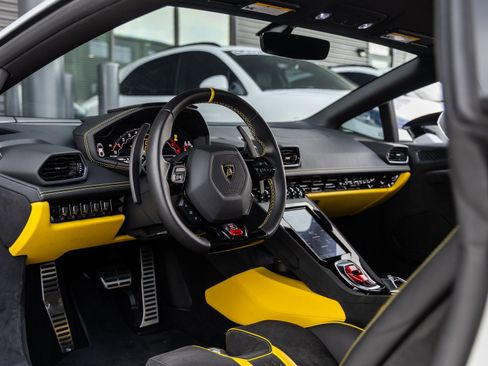 Used 2023 Lamborghini Huracan Tecnica image 32