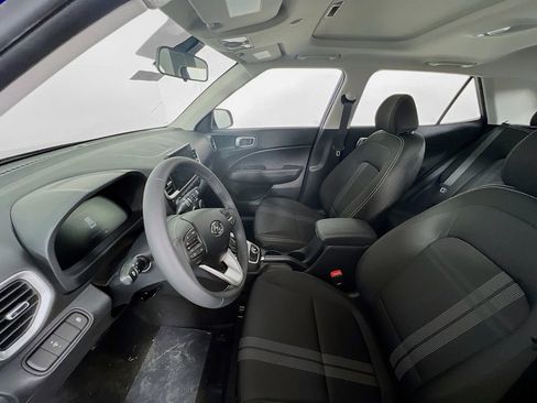 Certified 2025 Hyundai Venue SEL image 19
