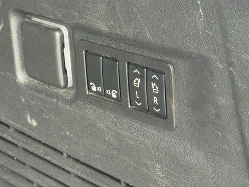 Used 2022 Chevrolet Suburban RST w/ Luxury Package image 14