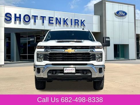 Used 2024 Chevrolet Silverado 2500 LT AWD/4WD image 2